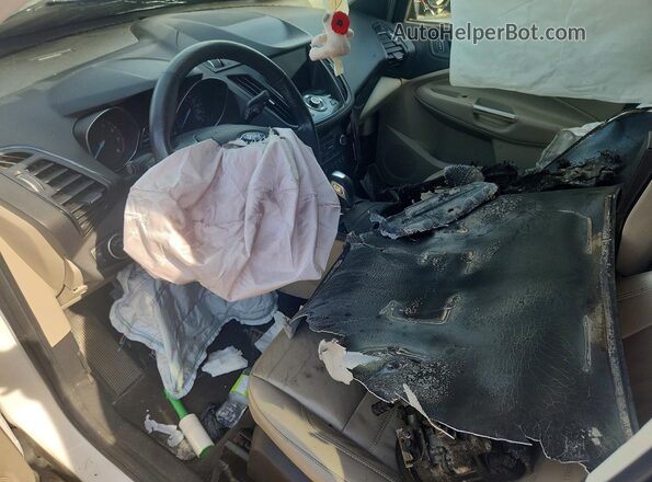 1FMCU9J94KUB16439 2019 FORD ESCAPE White Widok deski rozdzielczej
