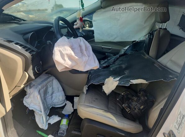 1FMCU9J94KUB16439 2019 FORD ESCAPE White Widok wnętrza z przodu