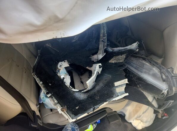 1FMCU9J94KUB16439 2019 FORD ESCAPE White Widok wnętrza z tyłu