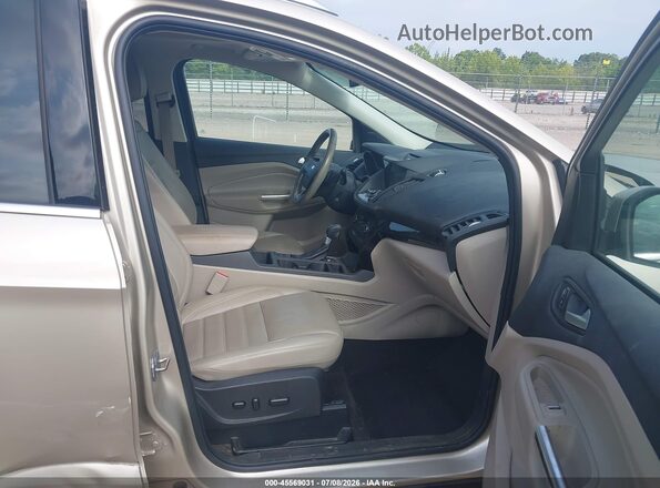 1FMCU9J95HUE12479 2017 FORD ESCAPE Tan Widok wnętrza z przodu