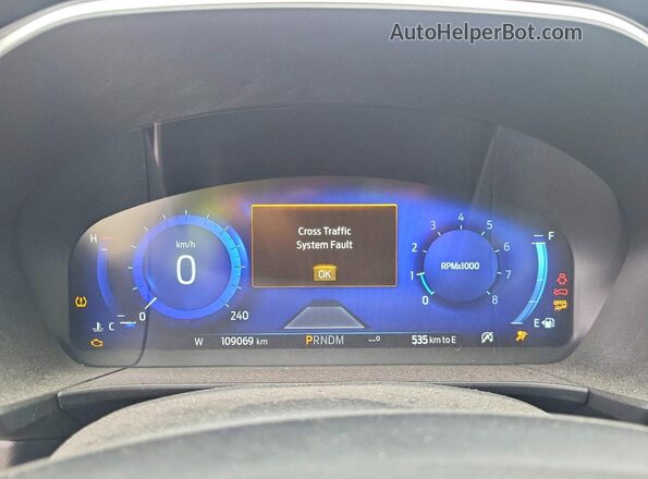 1FMCU9J95LUB32327 2020 FORD ESCAPE Silver Instrument cluster view