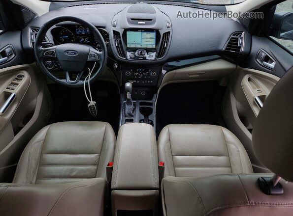 1FMCU9J96HUB08030 2017 FORD ESCAPE Серый Вид панели приборов