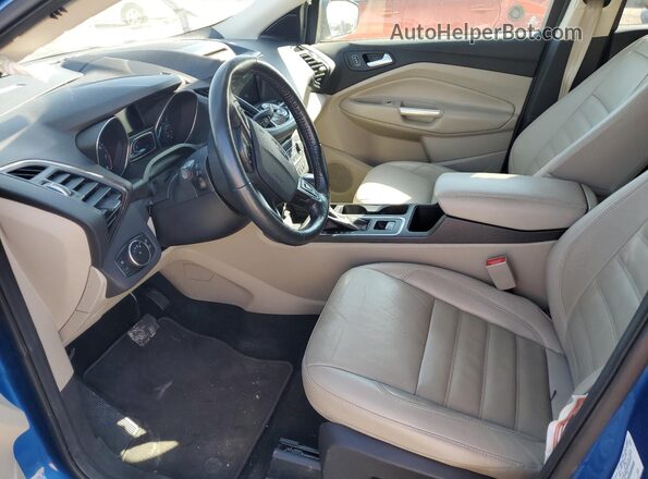 1FMCU9J9XHUB34811 2017 FORD ESCAPE Синий Вид салона спереди