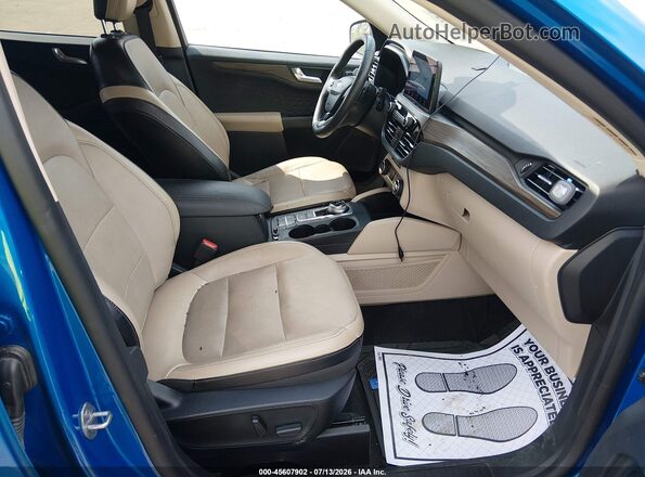 1FMCU9J9XLUB15846 2020 FORD ESCAPE Синий Вид салона спереди