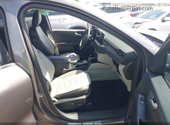 1FMCU9JA2RUB13351 2024 FORD ESCAPE Серый Вид салона спереди