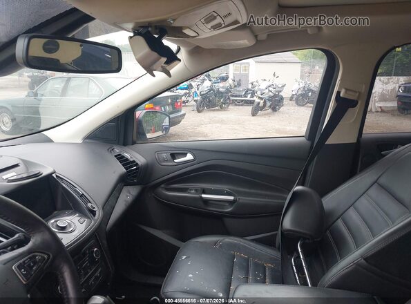 1FMCU9JD2HUB33916 2017 FORD ESCAPE Red Вид салону спереду