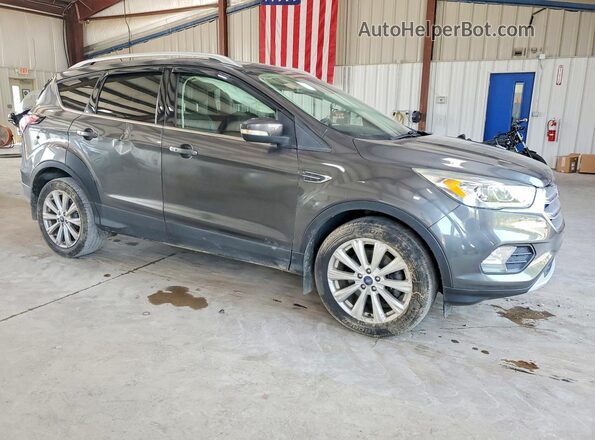 1FMCU9JD3HUC21759 2017 FORD ESCAPE Серый Передняя правая четверть