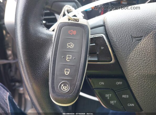 1FMCU9JD3HUC71612 2017 FORD ESCAPE Gray Vista del salpicadero