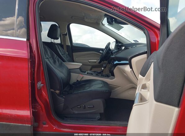 1FMCU9JD5HUC13663 2017 FORD ESCAPE Red Вид салону спереду