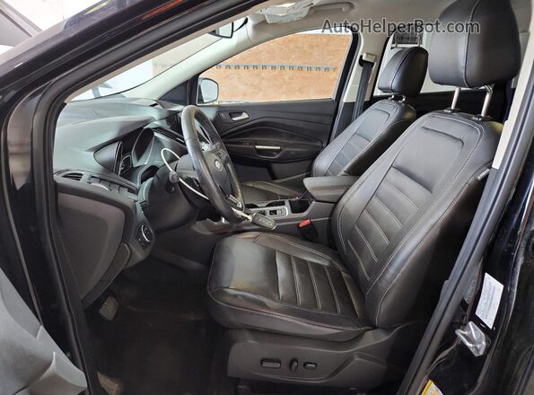 1FMCU9JD6HUA35620 2017 FORD ESCAPE Черный Вид салона спереди