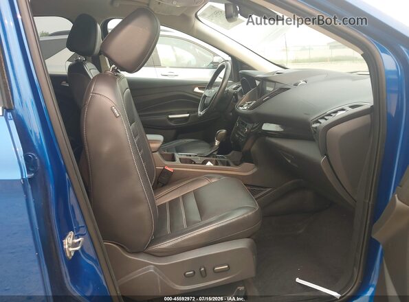 1FMCU9JD8HUC93444 2017 FORD ESCAPE Синий Вид салона спереди