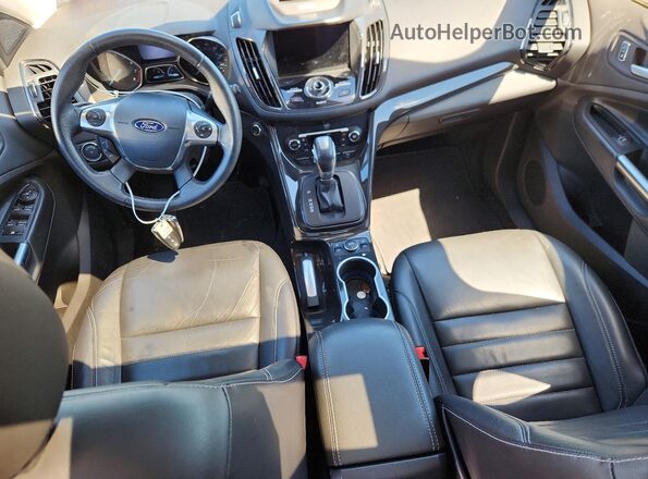 1FMCU9JX2GUC03875 2016 FORD ESCAPE White Widok deski rozdzielczej