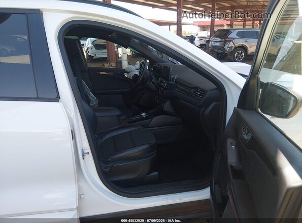 1FMCU9MN5PUA91860 2023 FORD ESCAPE Белый Вид салона спереди