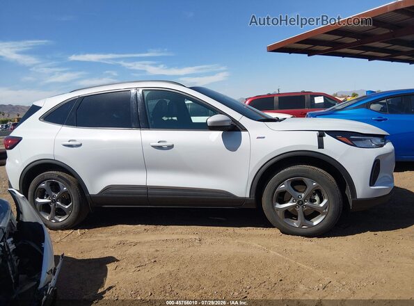 1FMCU9NA3SUB31275 2025 FORD ESCAPE Silver Widok wnętrza z tyłu