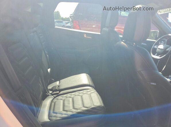 1FMCU9PAXRUB02668 2024 FORD ESCAPE Белый Вид задней части салона