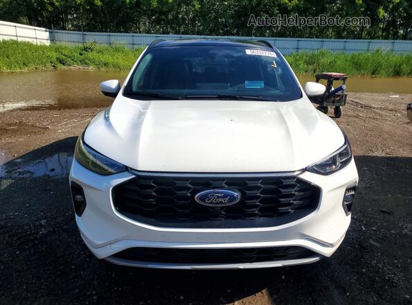 1FMCU9PAXRUB02668 2024 FORD ESCAPE Белый Вид спереди