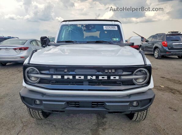 1FMDE5BH6PLC00906 2023 FORD BRONCO White Vista frontal