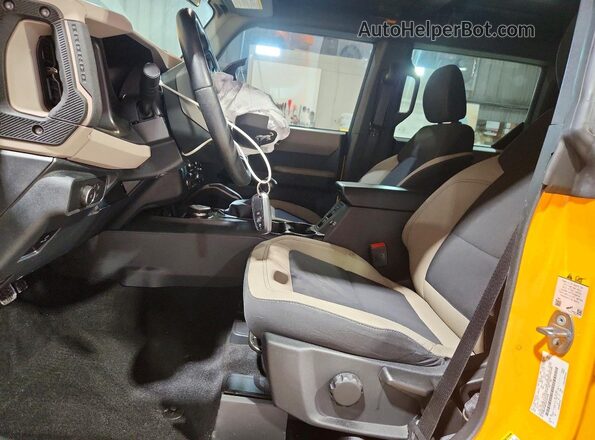 1FMDE5BH7NLB41829 2022 FORD BRONCO Оранжевый Вид салона спереди