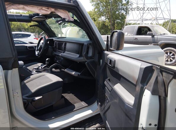 1FMDE5BH9PLB38563 2023 FORD BRONCO Gray Вид салону спереду