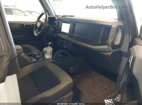 1FMDE5BHXPLB13199 2023 FORD BRONCO Белый Вид салона спереди