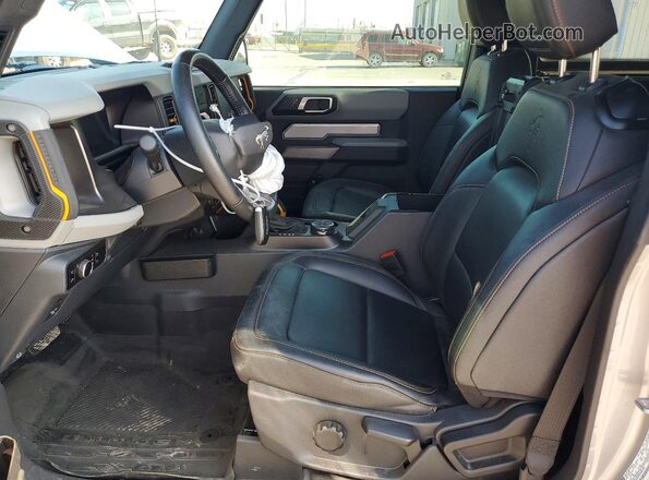 1FMDE5CP3PLB45188 2023 FORD BRONCO Silver Vista interior delantera