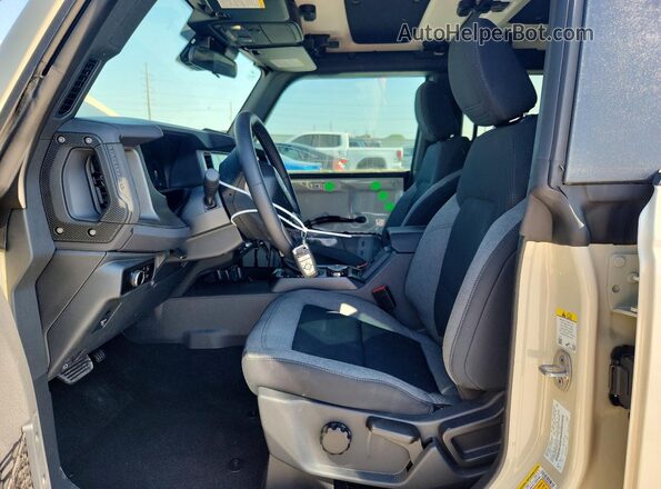 1FMDE7BH0SLA83974 2025 FORD BRONCO Beige Front interior view