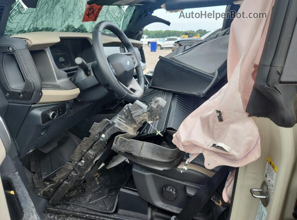 1FMDE7BH2SLB07546 2025 FORD BRONCO Желто-коричневый Вид салона спереди