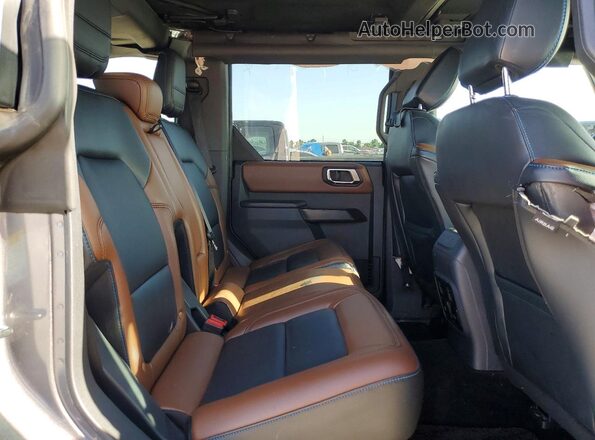 1FMDE8BHXRLA46687 2024 FORD BRONCO Gray Vista interior trasera