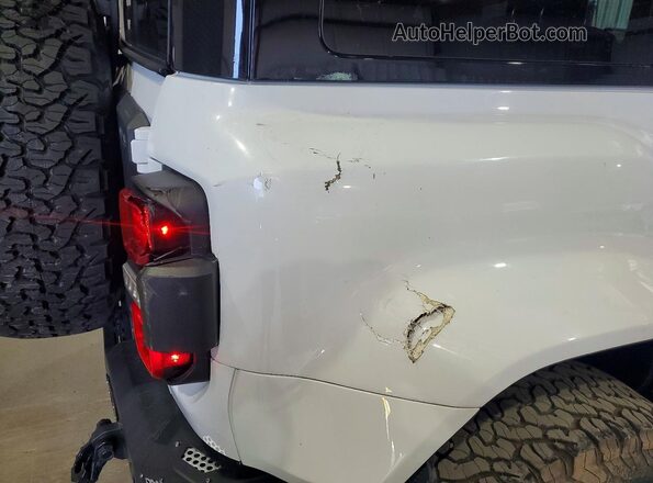 1FMEE0RR9RLB00792 2024 FORD BRONCO White Vista de la etiqueta del VIN
