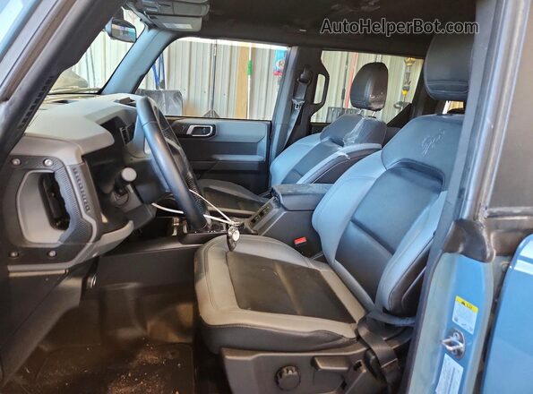 1FMEE5BP0PLC16160 2023 FORD BRONCO Blue Vista interior delantera