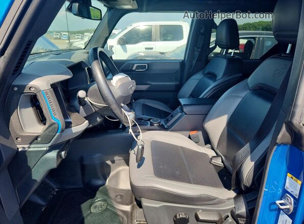 1FMEE5BP3MLA98665 2021 FORD BRONCO Синий Вид салона спереди
