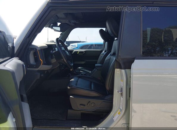 1FMEE5DP0MLA89323 2021 FORD BRONCO Gray Вид салону спереду
