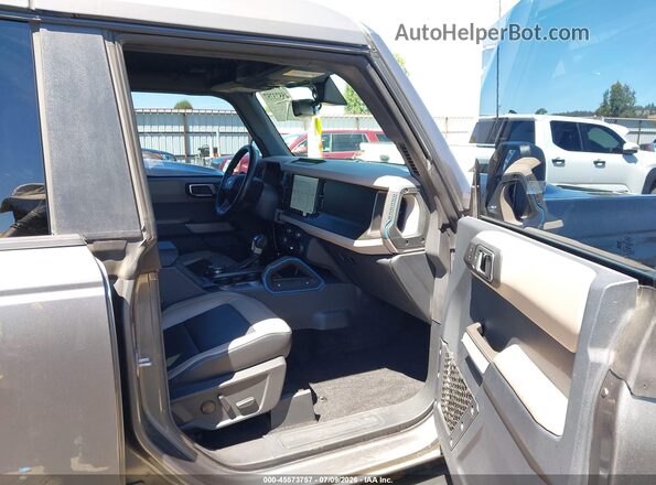 1FMEE5DP1PLB47072 2023 FORD BRONCO Серый Вид салона спереди