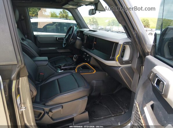 1FMEE5DP9NLB56695 2022 FORD BRONCO Gray Front interior view