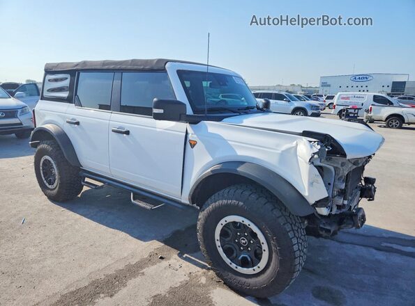 1FMEE5DPXMLA92715 2021 FORD BRONCO Белый Передняя правая четверть