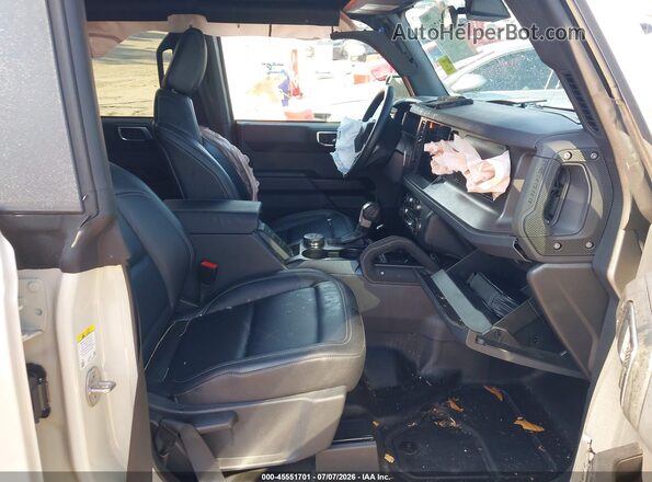 1FMEE7BH7SLA92630 2025 FORD BRONCO Бежевый Вид салона спереди