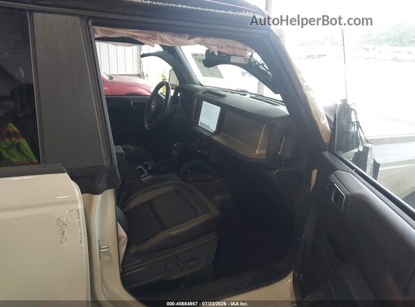 1FMEE8BP7SLB15899 2025 FORD BRONCO Кремовый Вид салона спереди