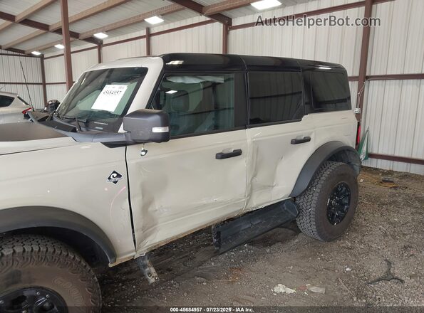 1FMEE8BP7SLB15899 2025 FORD BRONCO Кремовый Вид спереди