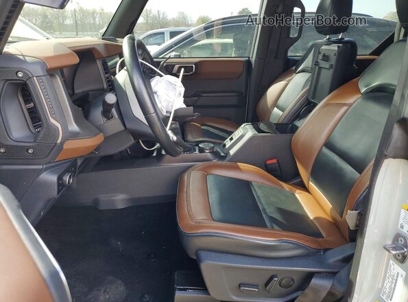 1FMEE8BP8RLA33402 2024 FORD BRONCO Teal Vista interior delantera