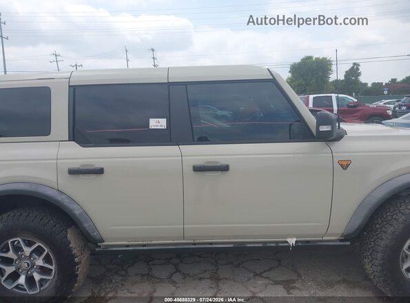 1FMEE9BP2SLB03102 2025 FORD BRONCO Tan Vista frontal