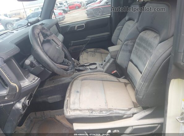 1FMEE9BP2SLB03102 2025 FORD BRONCO Tan Vista del cuadro de instrumentos