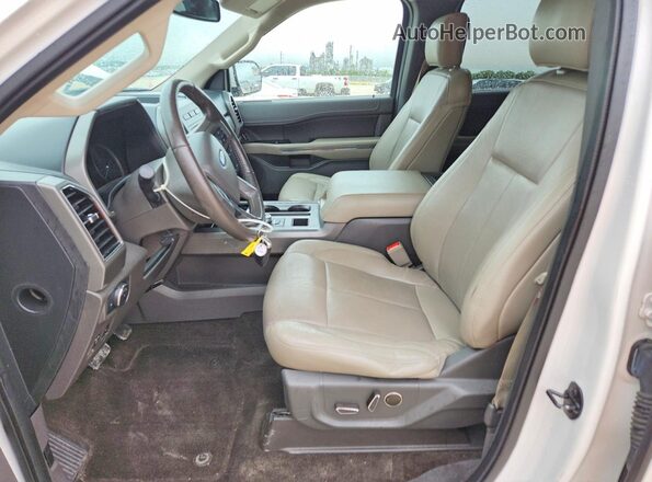 1FMJK1HT2JEA37778 2018 FORD EXPEDITION White Front interior view