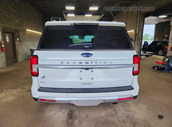 1FMJU1H86REB08000 2024 FORD EXPEDITION White Вид ззаду
