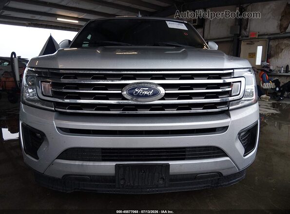 1FMJU1HT4JEA70324 2018 FORD EXPEDITION Silver Widok z przodu