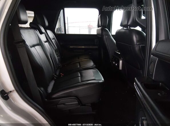 1FMJU1HT4JEA70324 2018 FORD EXPEDITION Silver Widok naklejki z numerem VIN