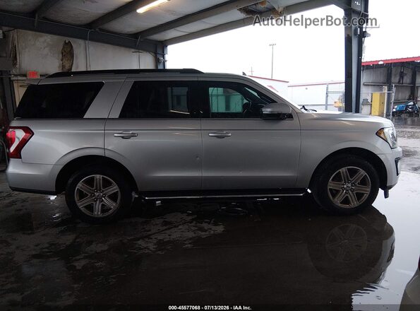 1FMJU1HT4JEA70324 2018 FORD EXPEDITION Silver Widok wnętrza z tyłu