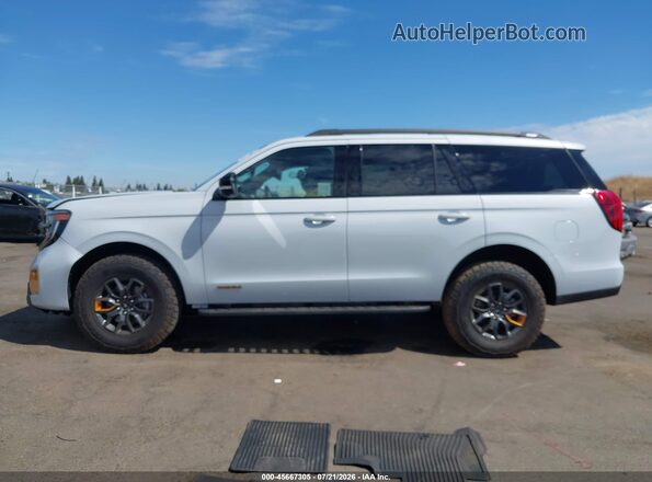 1FMJU1RG3TEA35925 2026 FORD EXPEDITION White 360 interior view