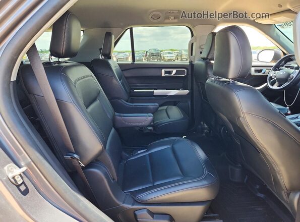 1FMSK7DH0NGA14390 2022 FORD EXPLORER Gray Widok wnętrza z tyłu