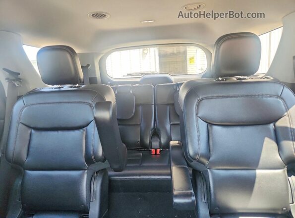 1FMSK7DH1MGA48756 2021 FORD EXPLORER Красный Вид задних сидений