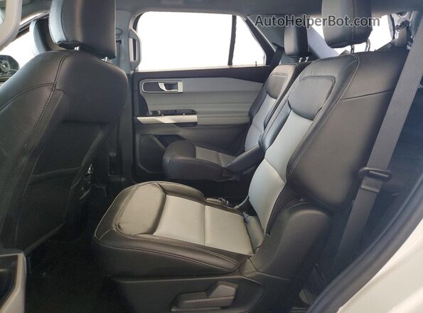 1FMSK7DH4PGB75490 2023 FORD EXPLORER White Widok wnętrza z tyłu
